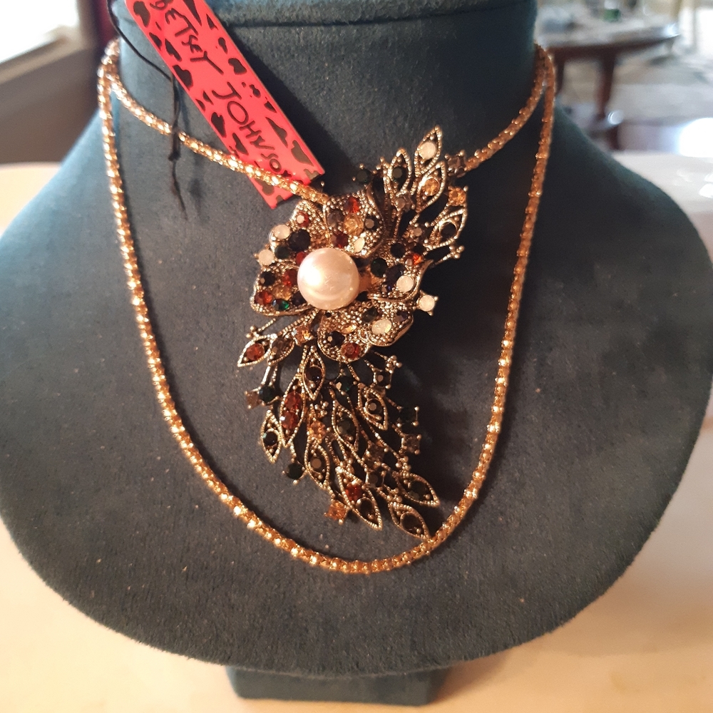 Betsey Johnson pendant/ brooch